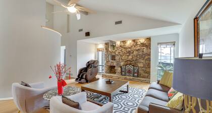 6 Mi to Dtwn Garland: Group Getaway w/ Pool Access