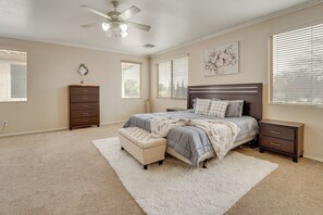 House (4 Bedrooms) | Interior - Pool & Great Location! Smart Home in Chandler (Chandler)