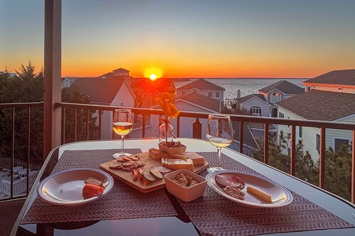 Pool, Sunset Views & Prime Setting! Ocean City Gem
