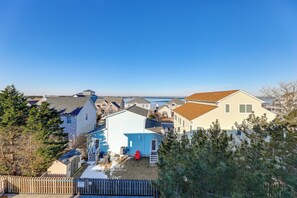 A residential area with houses, a wooden fence, and a clear sky. - Pool, Sunset Views & Prime Setting! Ocean City Gem (Ocean City)