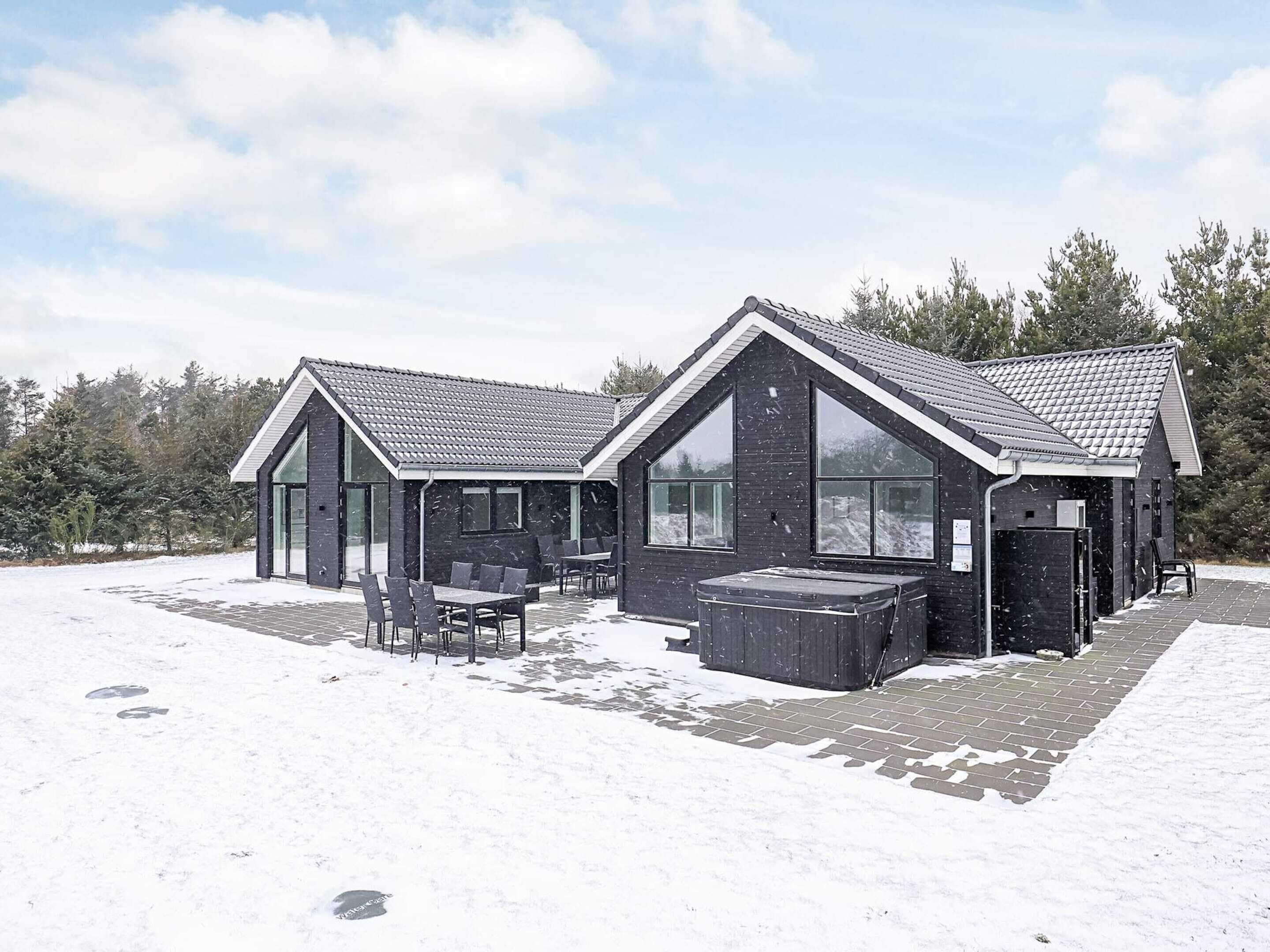 House | Outdoor dining