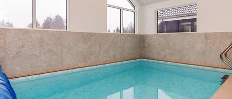 單棟房屋 | 泳池 | 室內泳池、室外泳池