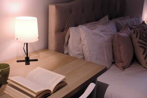 1 bedroom, desk, iron/ironing board, WiFi - West Side Place 1BR with parking Pool & Gym (Melbourne)