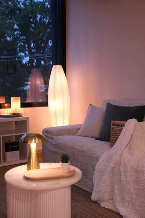 TV, offices - Executive Stay Quiet 2B2B Study Tram at Door (Balwyn)