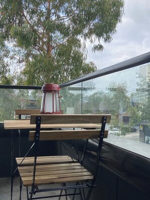 Outdoor dining - Executive Stay Quiet 2B2B Study Tram at Door (Balwyn)