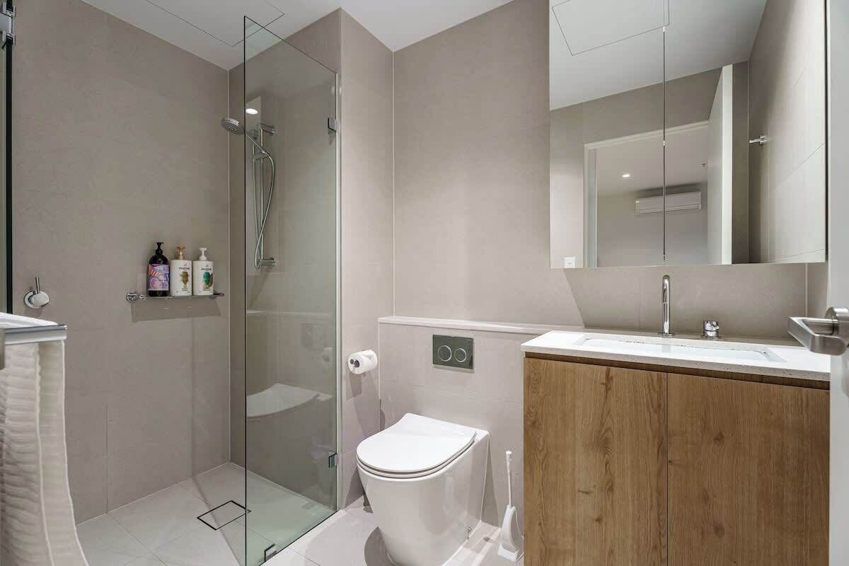 Dusche, Haartrockner, Shampoo