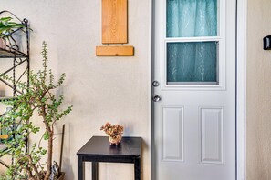 Interior - Explore Shops, Eats & Entertainment! Pasadena Apt (Pasadena)