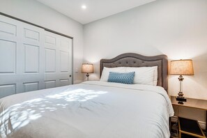 Interior - Explore Shops, Eats & Entertainment! Pasadena Apt (Pasadena)