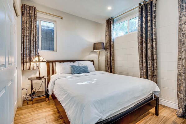 Interior - 4 Mi to Old Pasadena! Well-appointed Studio Stay (Pasadena)