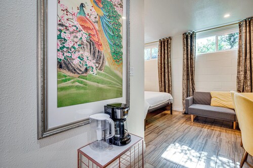 4 Mi to Old Pasadena! Well-appointed Studio Stay