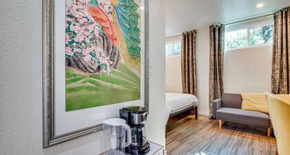 4 Mi to Old Pasadena! Well-appointed Studio Stay