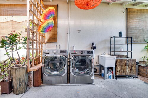 4 Mi to Old Pasadena! Well-appointed Studio Stay