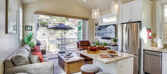 Walk to Bay & Pleasure Pier! Catalina Island Stay