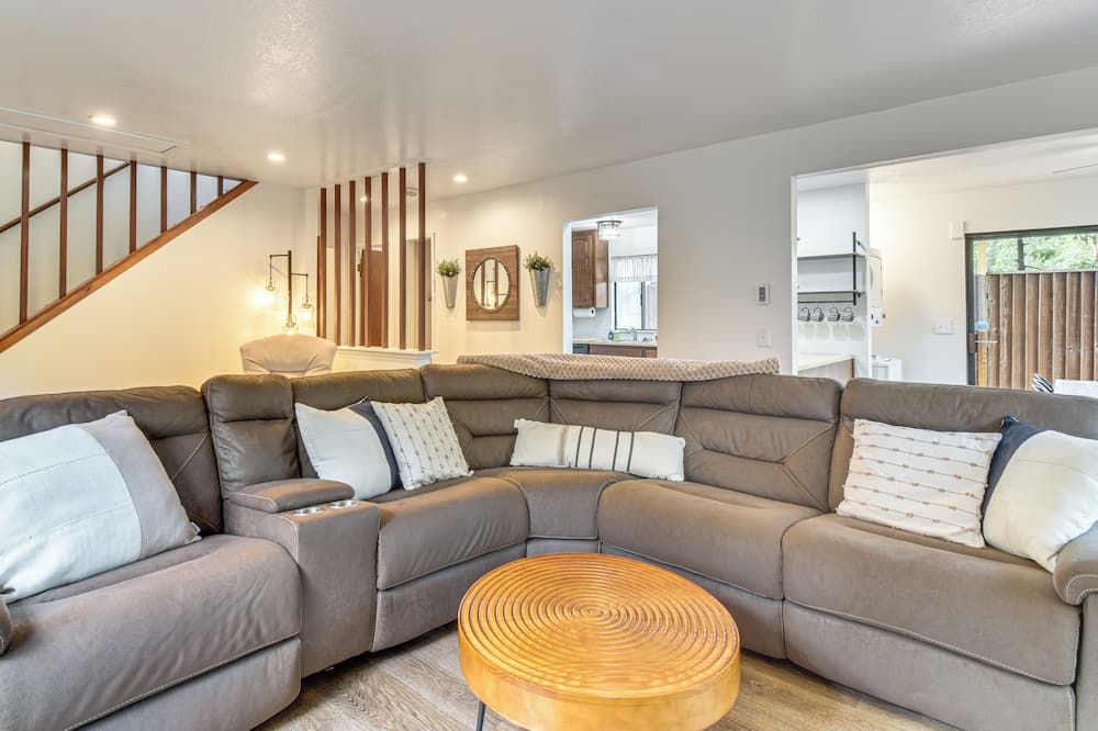 1 Twain Harte Lake & Dtwn: Forest-view Gem w/ Deck