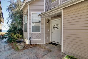 Interior - Dock & Ramp Access: Water-view Gem on Lake Eufaula (Abbeville)