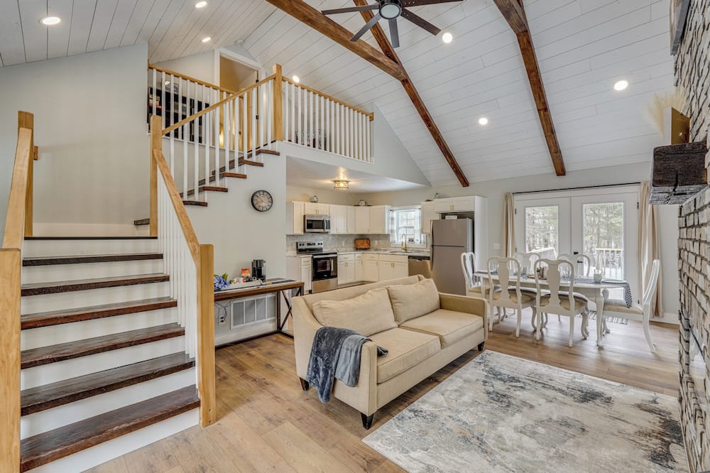 Willard Home On Working Farm w/ Water Views! - Shiloh, OH