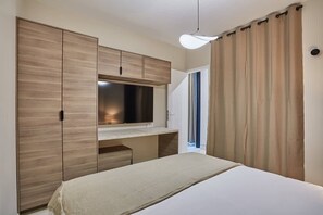 Iron/ironing board, travel cot, WiFi, bed sheets - Parisian Apartment - Oberkampf - Le Marais (Paris)