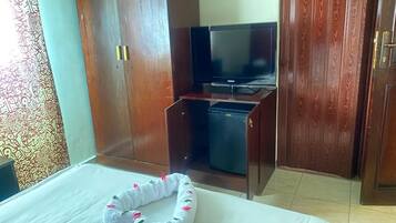 Habitación Deluxe doble, 1 cama doble, vistas a la ciudad | Wifi gratis