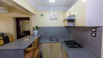 Deluxe Suite, Balcony, River View | Private kitchen