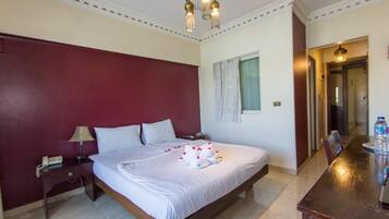 Deluxe kamer, 1 twee- of 2 eenpersoonsbedden, balkon, uitzicht op rivier | Gratis wifi, beddengoed