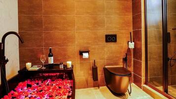 Couples treatment rooms, sauna, steam room, mud baths, aromatherapy