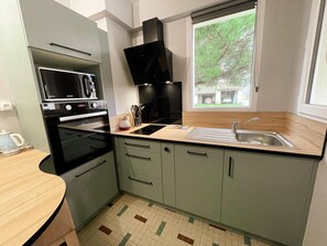 Fridge, microwave, oven, dishwasher