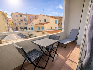 Outdoor dining - Family Apartment with Air Conditioning and Parking in Collioure (Collioure)