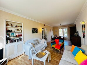TV - Fouras: Home for 6, 100m², No Special Amenities (Fouras)