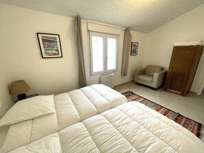 3 bedrooms, free WiFi - 3 Bedroom Villa Near Beach with Wifi (La Tranche-sur-Mer)