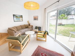 TV - 3 Bedroom Villa Near Beach with Wifi (La Tranche-sur-Mer)