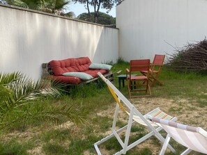 Property grounds - 3 Bedroom Villa Near Beach with Wifi (La Tranche-sur-Mer)