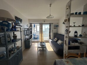 TV - Sea View Apartment - 7th Floor, Nearby Beach (Saint-Hilaire-de-Riez)