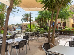 Outdoor dining - Charming Bungalow 5 Pers with Terrace (almeria)