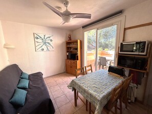 Interior - Argelès-sur-Mer: Cozy 4-person apartment with terrace, near the beach (Argelès-sur-Mer)