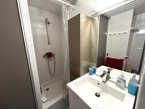 Bathroom - Argelès-sur-Mer: Cozy 4-person apartment with terrace, near the beach (Argelès-sur-Mer)