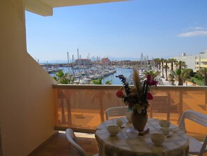 Outdoor dining - Studio cabin by the sea, beach access, private parking (Le Barcarès)