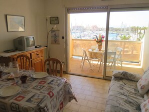 TV - Studio cabin by the sea, beach access, private parking (Le Barcarès)