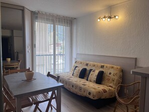 TV - 32m² Flat in Cauterets Center, Near Gondolas (Cauterets)