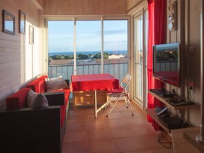TV - Comfort Apartment 4 People with Pool and Parking (Fleury-Saint-Pierre-la-Mer)