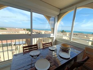 Dining - Apartment for 5 with pool, WiFi and parking (Fleury-Saint-Pierre-la-Mer)