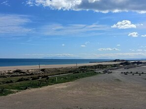 On the beach - Sea view apartment steps from the beach (Fleury-Saint-Pierre-la-Mer)