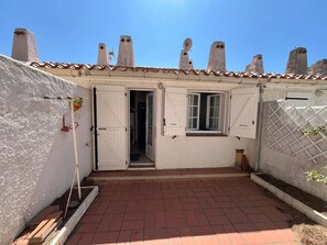 Exterior detail - Charming Family House with Terrace and Garage - Close to the Beach (Fleury-Saint-Pierre-la-Mer)