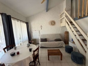 Interior - Charming Family House with Terrace and Garage - Close to the Beach (Fleury-Saint-Pierre-la-Mer)