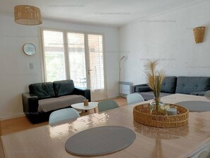 Interior - Air-conditioned house with parking 200m from the beach for 10 guests. (Fleury-Saint-Pierre-la-Mer)