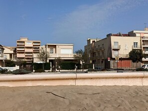 Exterior - Cozy Nest in Narbonne for 4, near beach, includes parking (Narbonne)