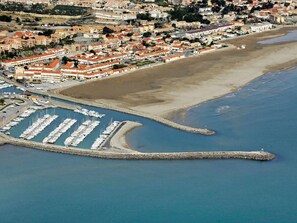 Marina - Ground Floor Apartment with Terrace and Parking at Narbonne Plage (Narbonne)