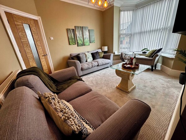 Living room - Central 4 bed Home in Ecclesall Near Peaks (Sheffield)