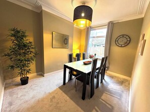 House, 4 Bedrooms | Dining room - Central 4 bed Home in Ecclesall Near Peaks (Sheffield)