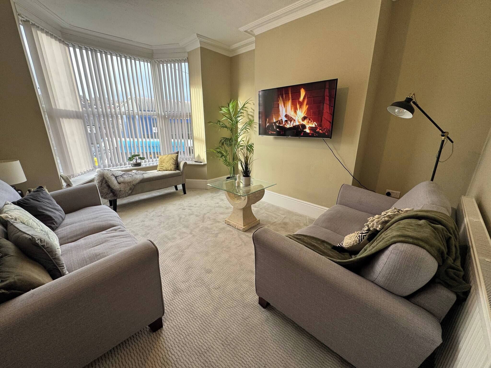 House, 4 Bedrooms | Living area
