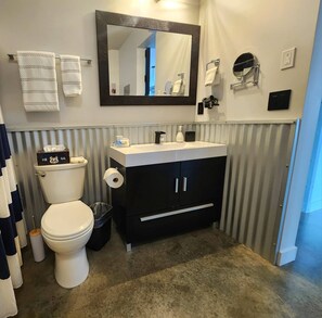 Nhà, 1 phòng ngủ, hút thuốc, ban công | Phòng tắm